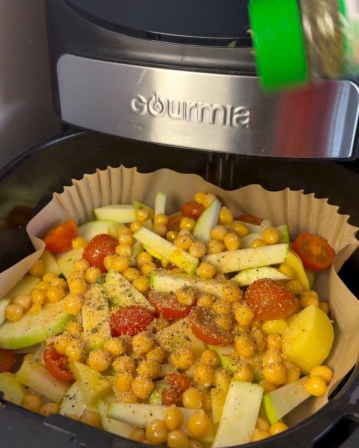 Cena de calabacín y tomates cherry