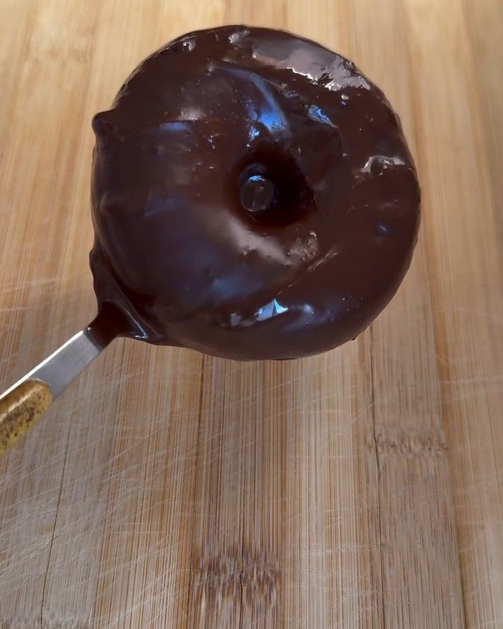 Dónuts helados de yogur y chocolate