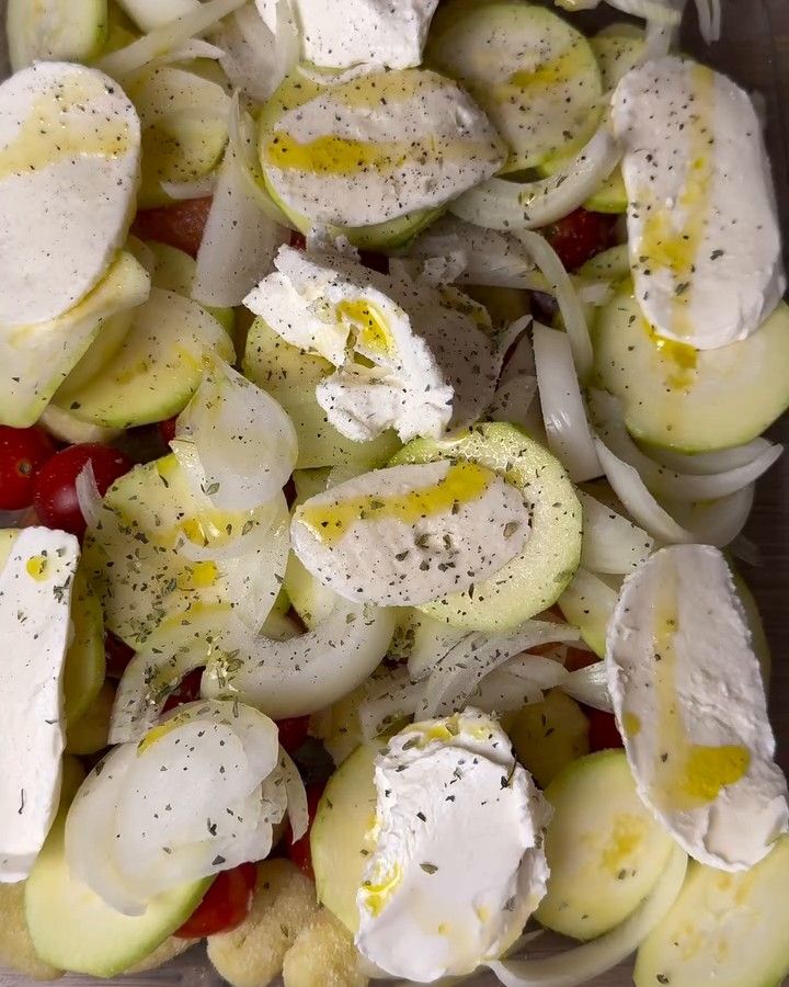 Ñoquis con salmón y tomates cherry