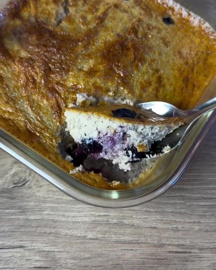 Pastel de plátano y arándanos