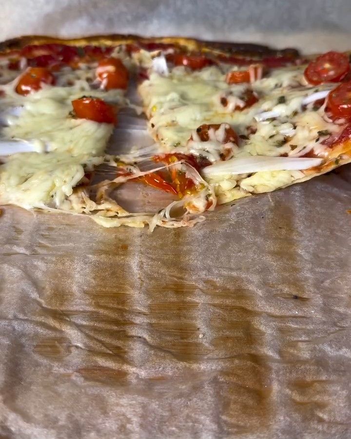 Pizza de queso cottage y huevo